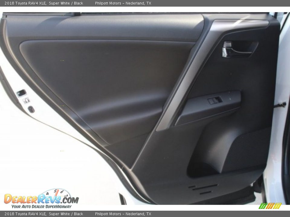 2018 Toyota RAV4 XLE Super White / Black Photo #22