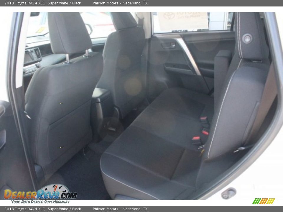 2018 Toyota RAV4 XLE Super White / Black Photo #23