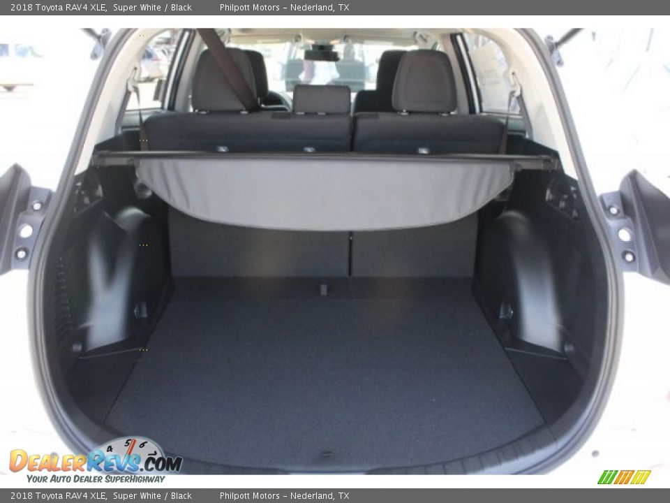 2018 Toyota RAV4 XLE Super White / Black Photo #26