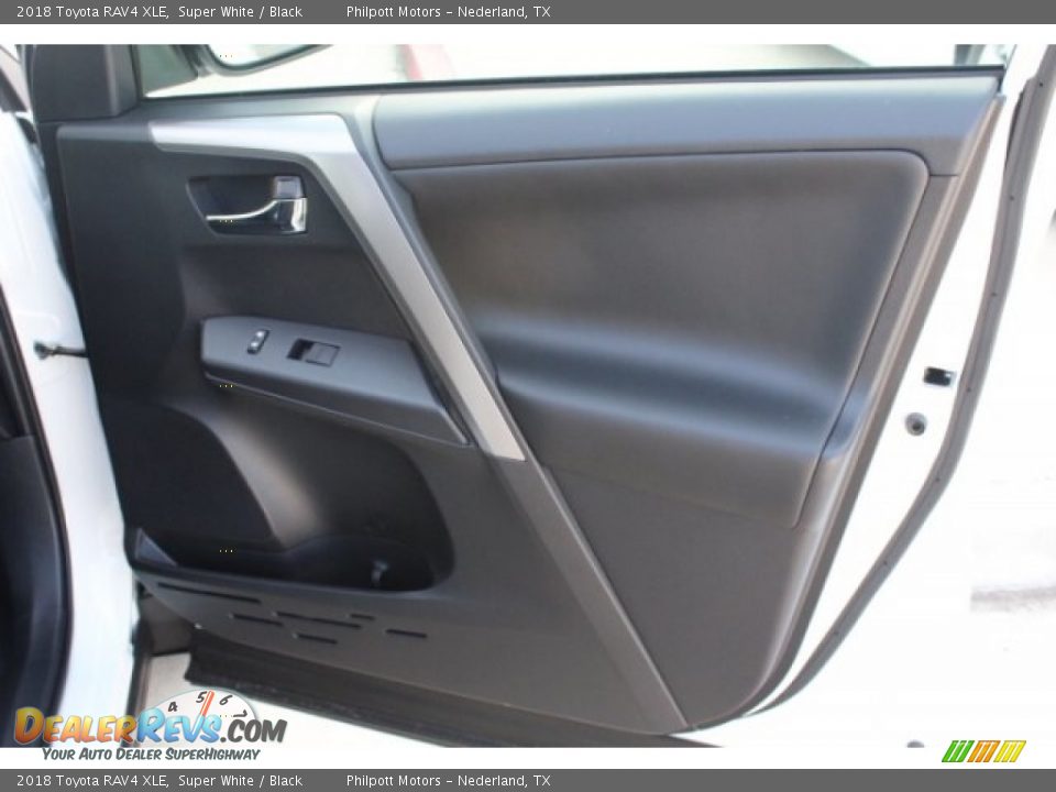 2018 Toyota RAV4 XLE Super White / Black Photo #29