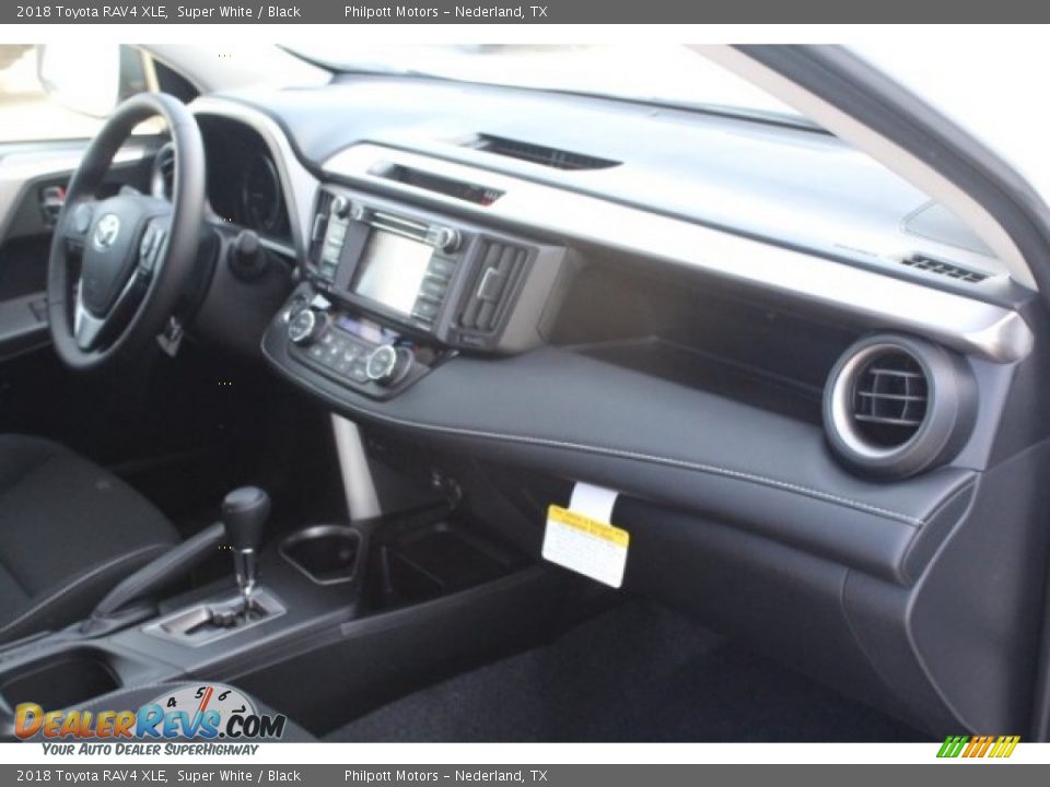 2018 Toyota RAV4 XLE Super White / Black Photo #30