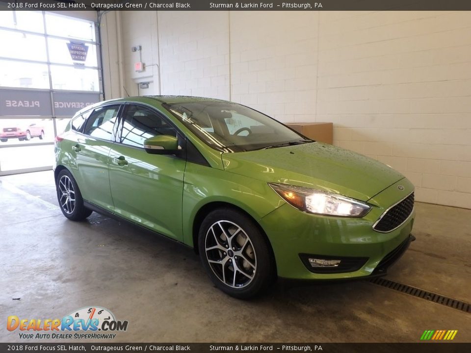 Front 3/4 View of 2018 Ford Focus SEL Hatch Photo #1