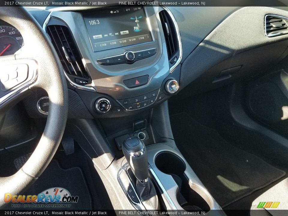 2017 Chevrolet Cruze LT Mosaic Black Metallic / Jet Black Photo #17