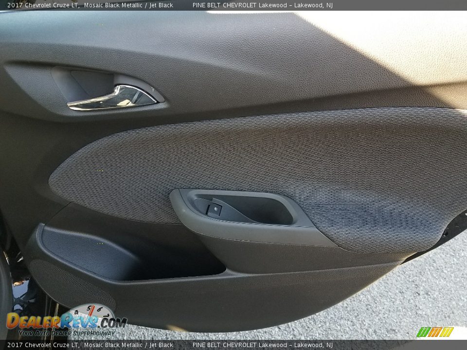 2017 Chevrolet Cruze LT Mosaic Black Metallic / Jet Black Photo #25