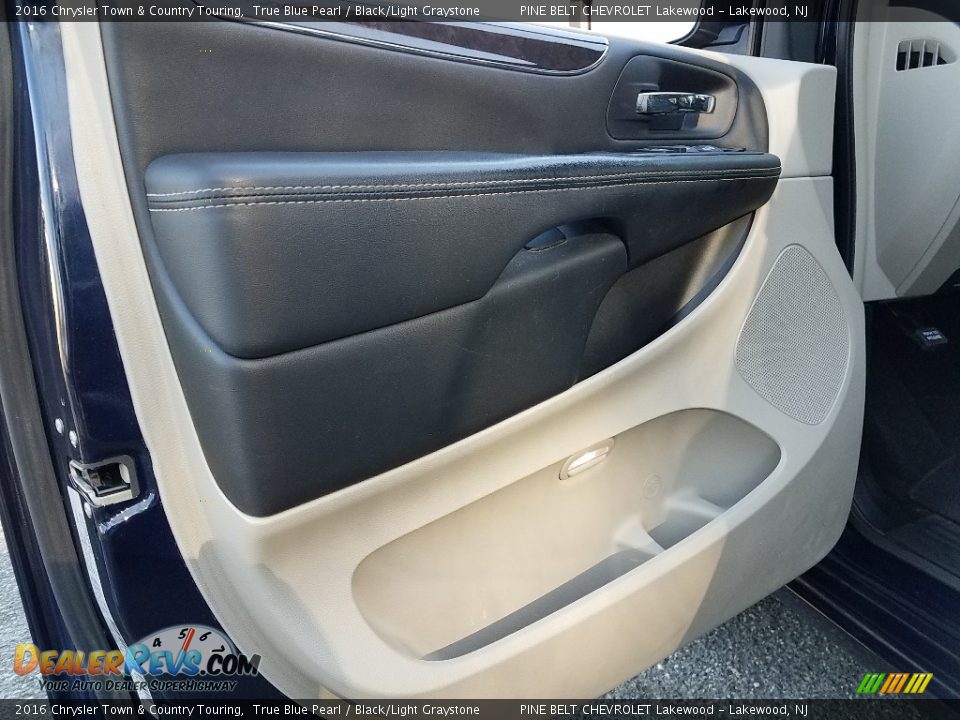 2016 Chrysler Town & Country Touring True Blue Pearl / Black/Light Graystone Photo #18