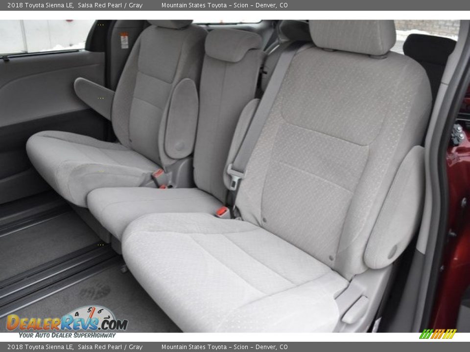 2018 Toyota Sienna LE Salsa Red Pearl / Gray Photo #7