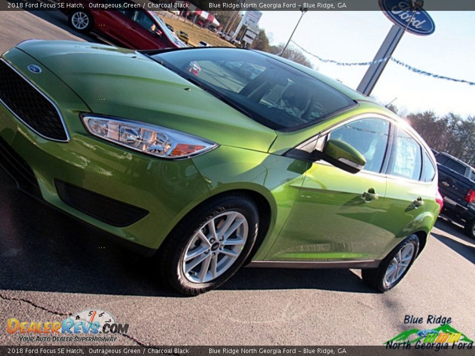 2018 Ford Focus SE Hatch Outrageous Green / Charcoal Black Photo #29