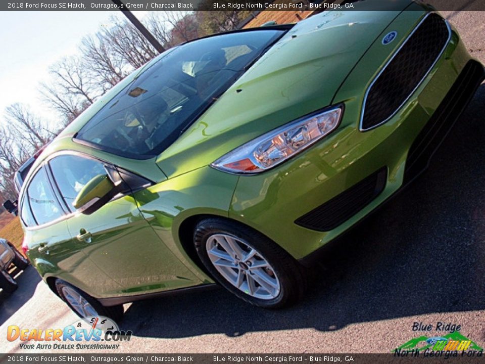 2018 Ford Focus SE Hatch Outrageous Green / Charcoal Black Photo #30