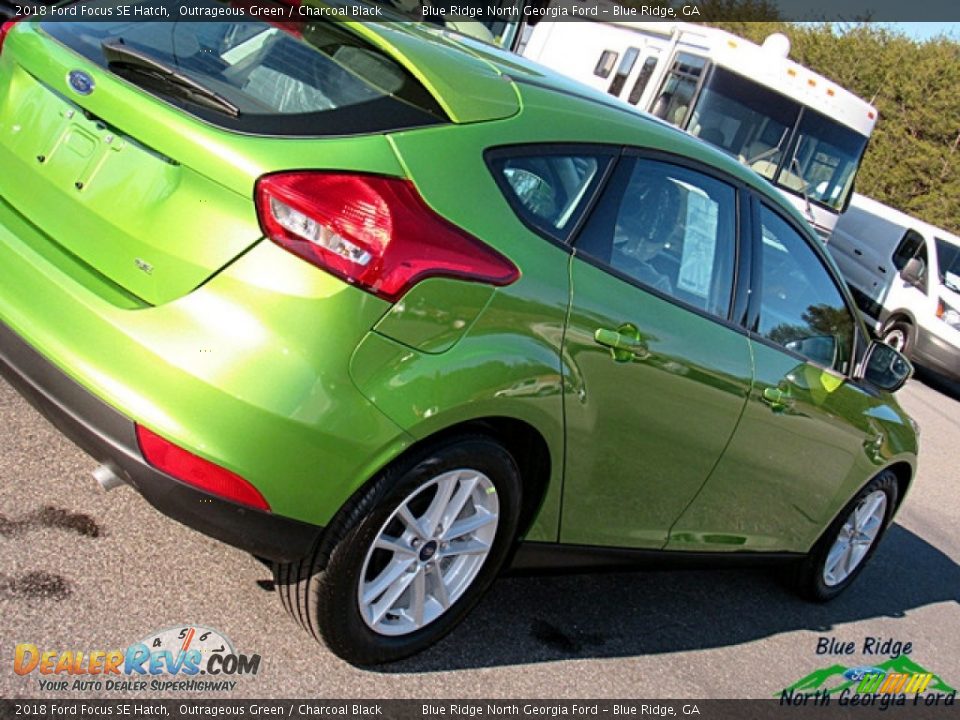 2018 Ford Focus SE Hatch Outrageous Green / Charcoal Black Photo #31
