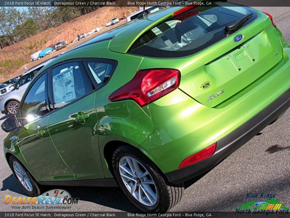 2018 Ford Focus SE Hatch Outrageous Green / Charcoal Black Photo #32