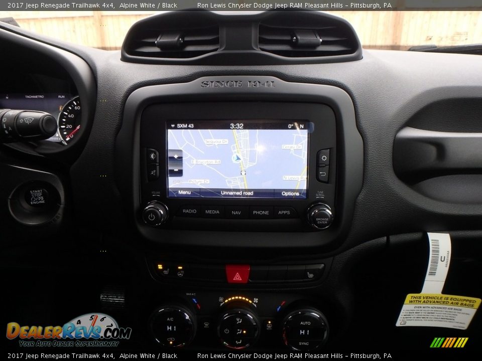 2017 Jeep Renegade Trailhawk 4x4 Alpine White / Black Photo #16