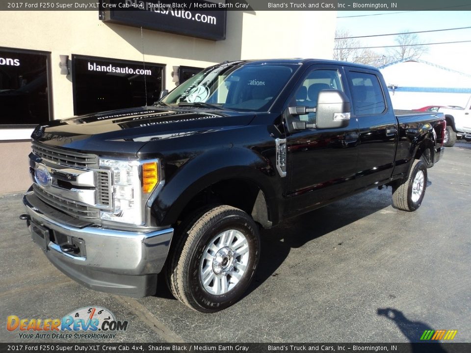 2017 Ford F250 Super Duty XLT Crew Cab 4x4 Shadow Black / Medium Earth Gray Photo #2