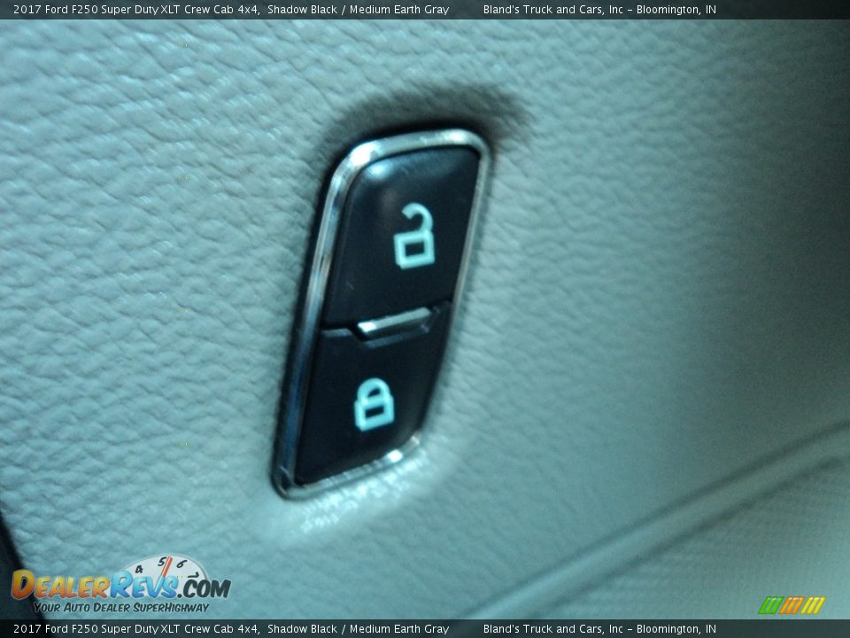 2017 Ford F250 Super Duty XLT Crew Cab 4x4 Shadow Black / Medium Earth Gray Photo #11