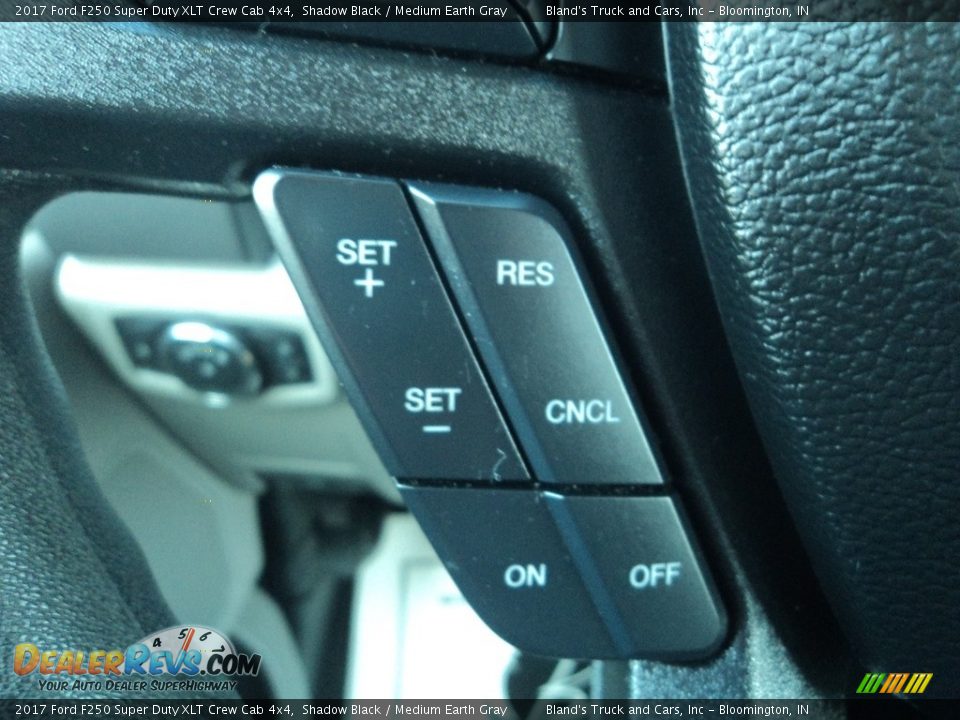 2017 Ford F250 Super Duty XLT Crew Cab 4x4 Shadow Black / Medium Earth Gray Photo #17