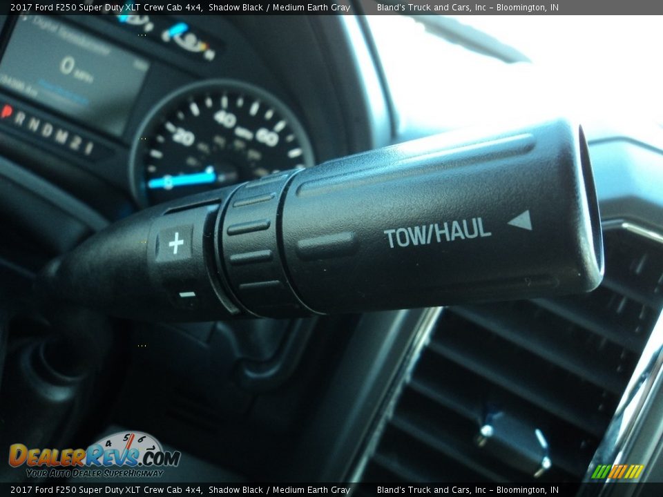 2017 Ford F250 Super Duty XLT Crew Cab 4x4 Shadow Black / Medium Earth Gray Photo #20