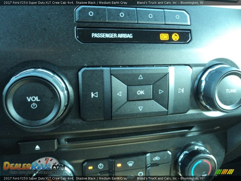 2017 Ford F250 Super Duty XLT Crew Cab 4x4 Shadow Black / Medium Earth Gray Photo #23