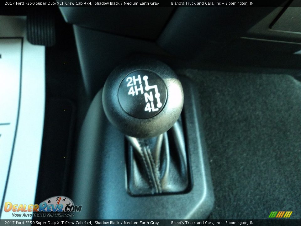 2017 Ford F250 Super Duty XLT Crew Cab 4x4 Shadow Black / Medium Earth Gray Photo #26