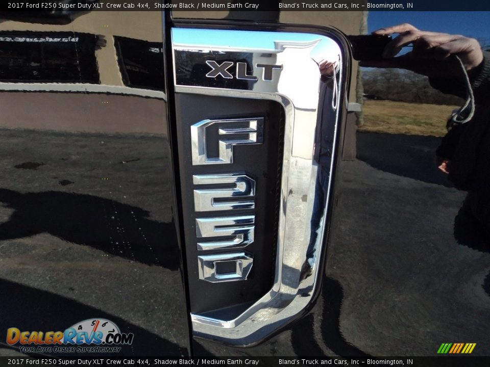 2017 Ford F250 Super Duty XLT Crew Cab 4x4 Shadow Black / Medium Earth Gray Photo #31