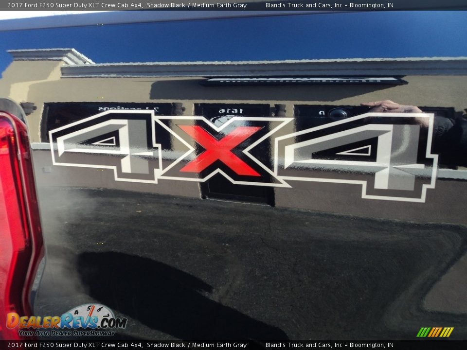 2017 Ford F250 Super Duty XLT Crew Cab 4x4 Shadow Black / Medium Earth Gray Photo #32