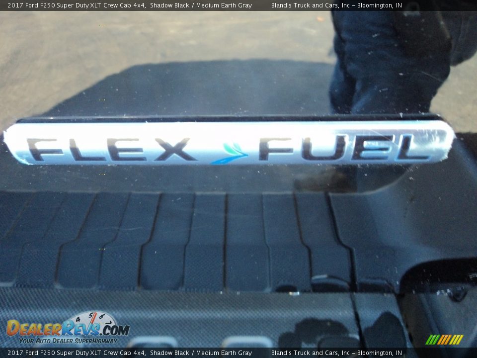 2017 Ford F250 Super Duty XLT Crew Cab 4x4 Shadow Black / Medium Earth Gray Photo #34