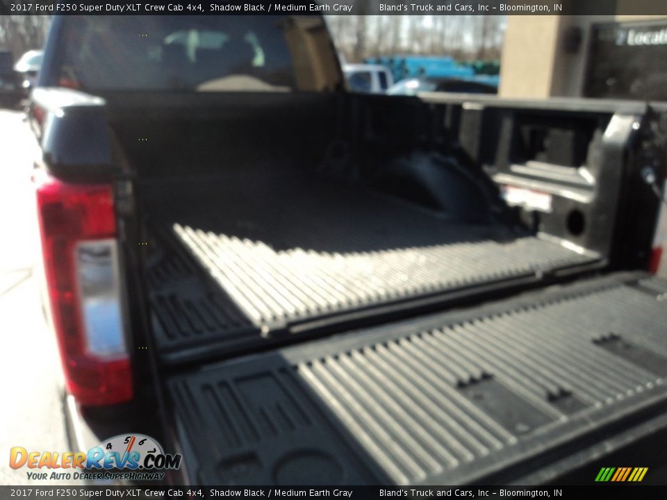 2017 Ford F250 Super Duty XLT Crew Cab 4x4 Shadow Black / Medium Earth Gray Photo #36