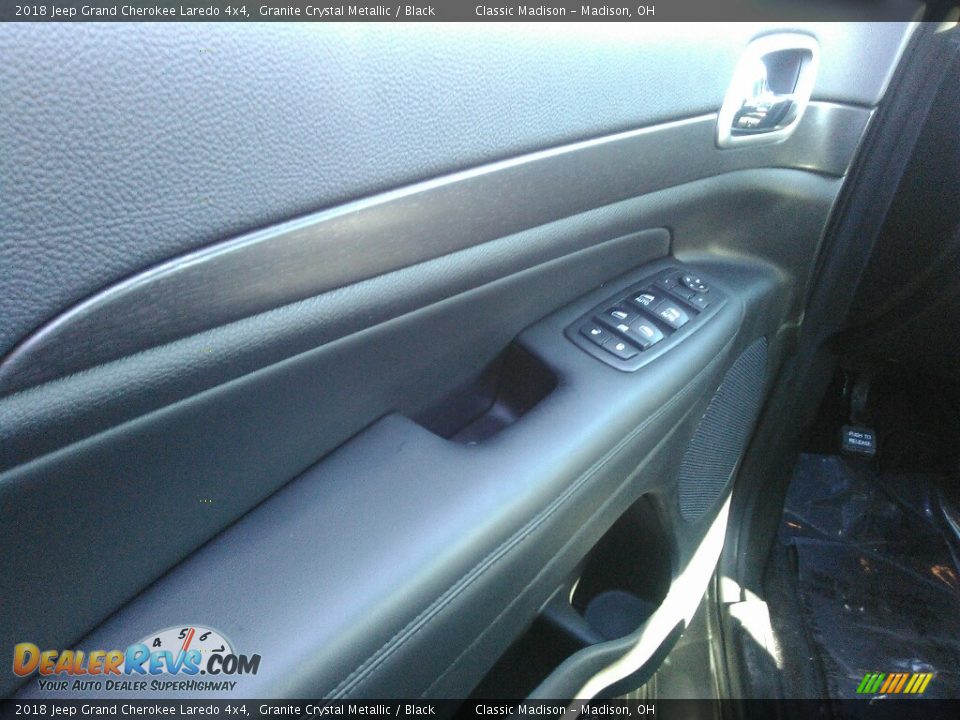2018 Jeep Grand Cherokee Laredo 4x4 Granite Crystal Metallic / Black Photo #2