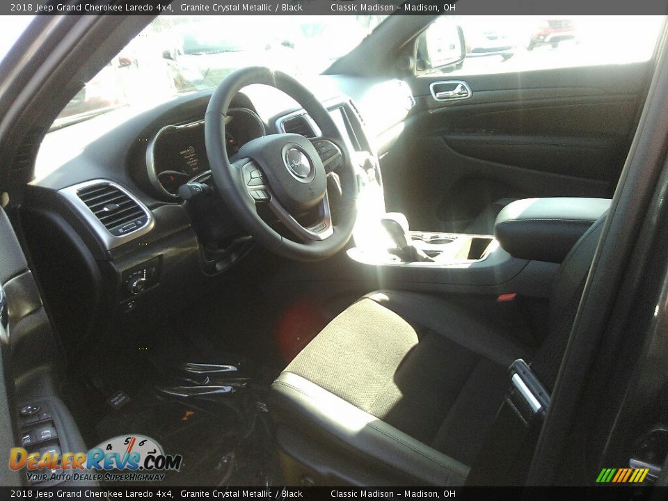 2018 Jeep Grand Cherokee Laredo 4x4 Granite Crystal Metallic / Black Photo #3