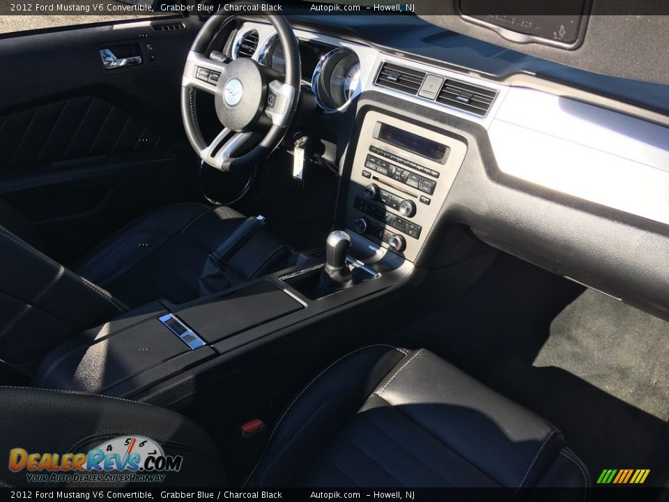 2012 Ford Mustang V6 Convertible Grabber Blue / Charcoal Black Photo #14