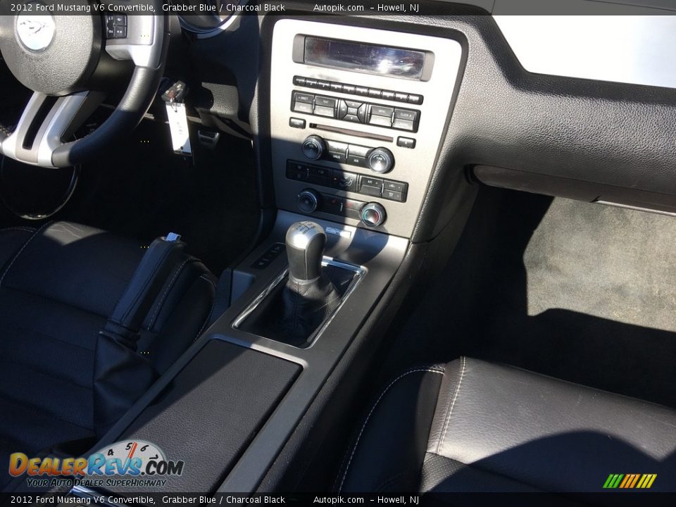 2012 Ford Mustang V6 Convertible Grabber Blue / Charcoal Black Photo #16