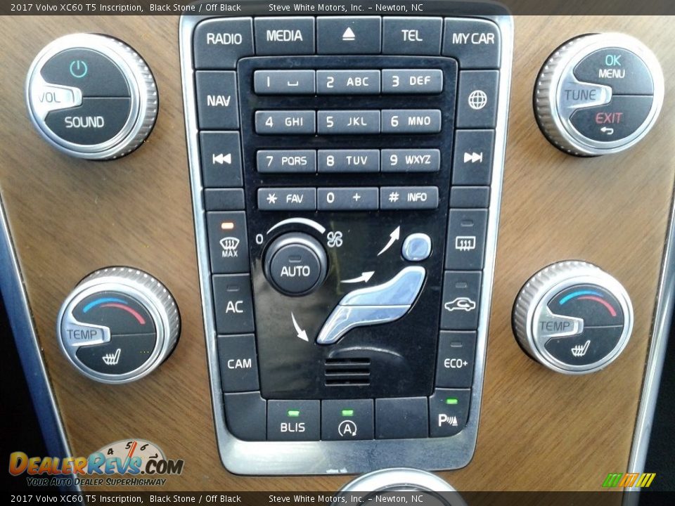 Controls of 2017 Volvo XC60 T5 Inscription Photo #27