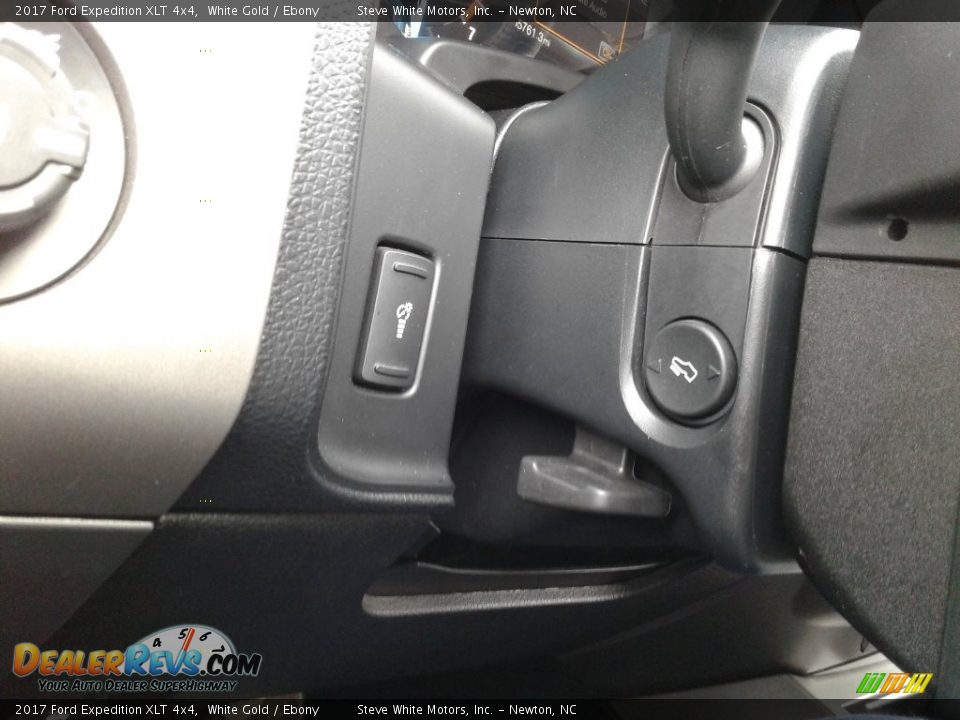 2017 Ford Expedition XLT 4x4 White Gold / Ebony Photo #18