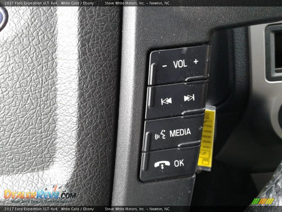 2017 Ford Expedition XLT 4x4 White Gold / Ebony Photo #20