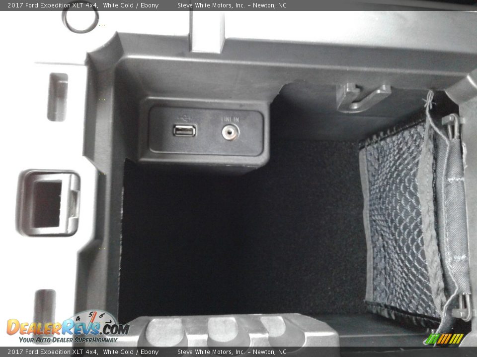 2017 Ford Expedition XLT 4x4 White Gold / Ebony Photo #28