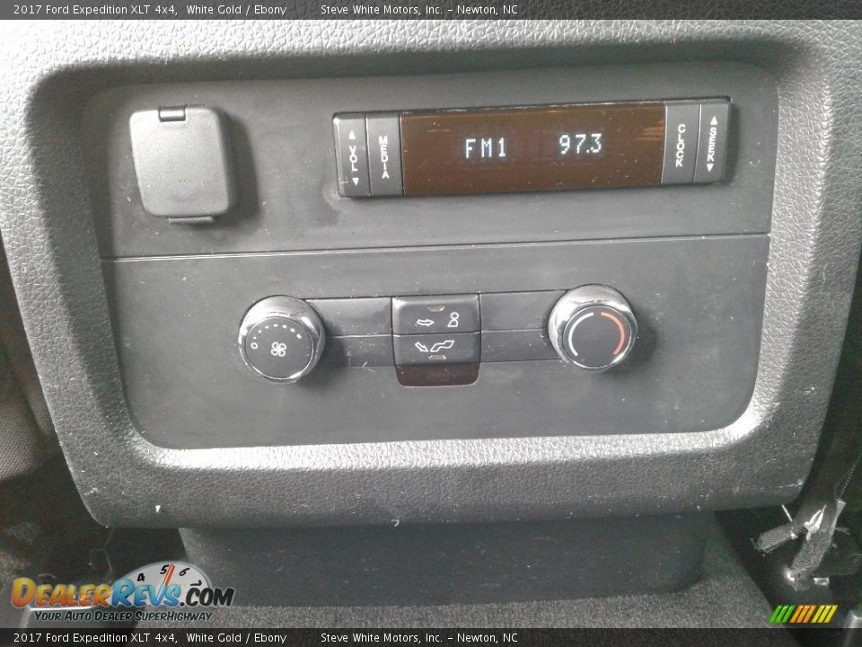 2017 Ford Expedition XLT 4x4 White Gold / Ebony Photo #29