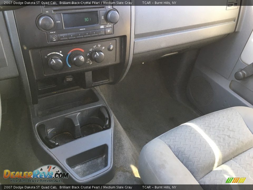 2007 Dodge Dakota ST Quad Cab Brilliant Black Crystal Pearl / Medium Slate Gray Photo #10