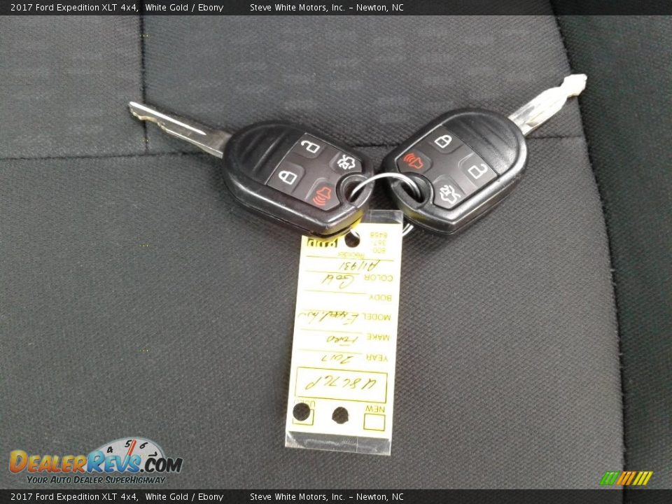 2017 Ford Expedition XLT 4x4 White Gold / Ebony Photo #33