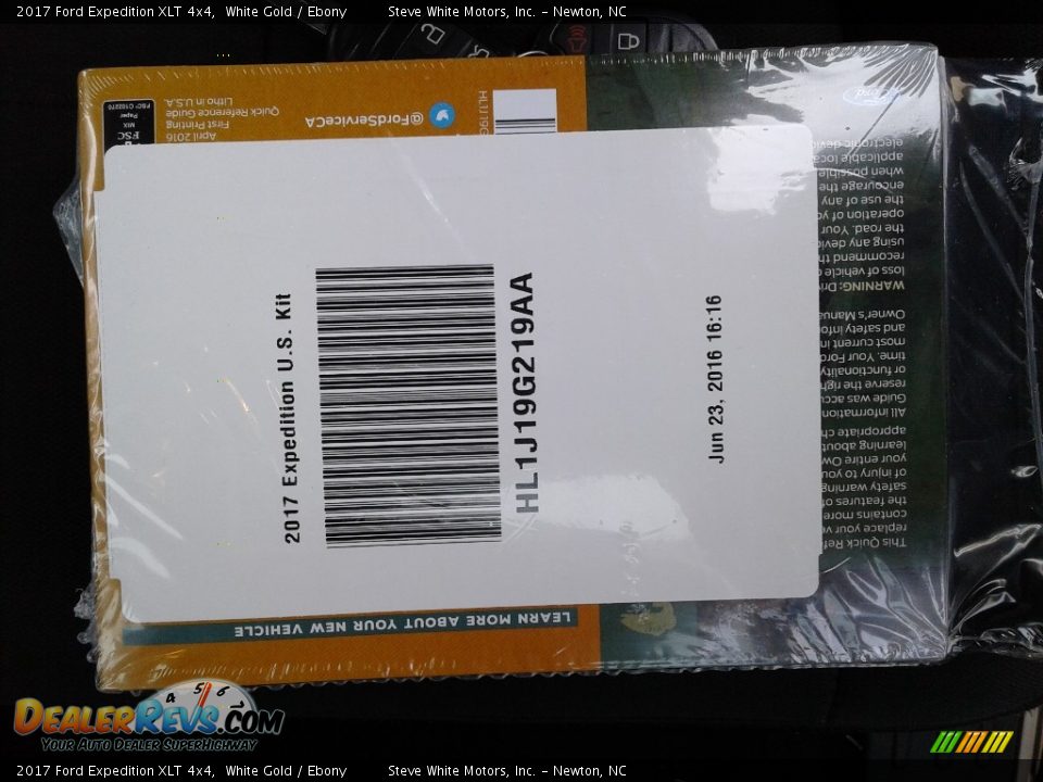 2017 Ford Expedition XLT 4x4 White Gold / Ebony Photo #35