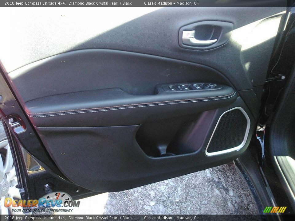 2018 Jeep Compass Latitude 4x4 Diamond Black Crystal Pearl / Black Photo #2