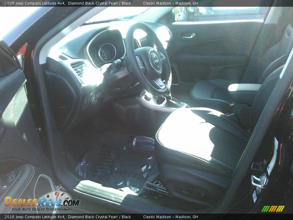2018 Jeep Compass Latitude 4x4 Diamond Black Crystal Pearl / Black Photo #3