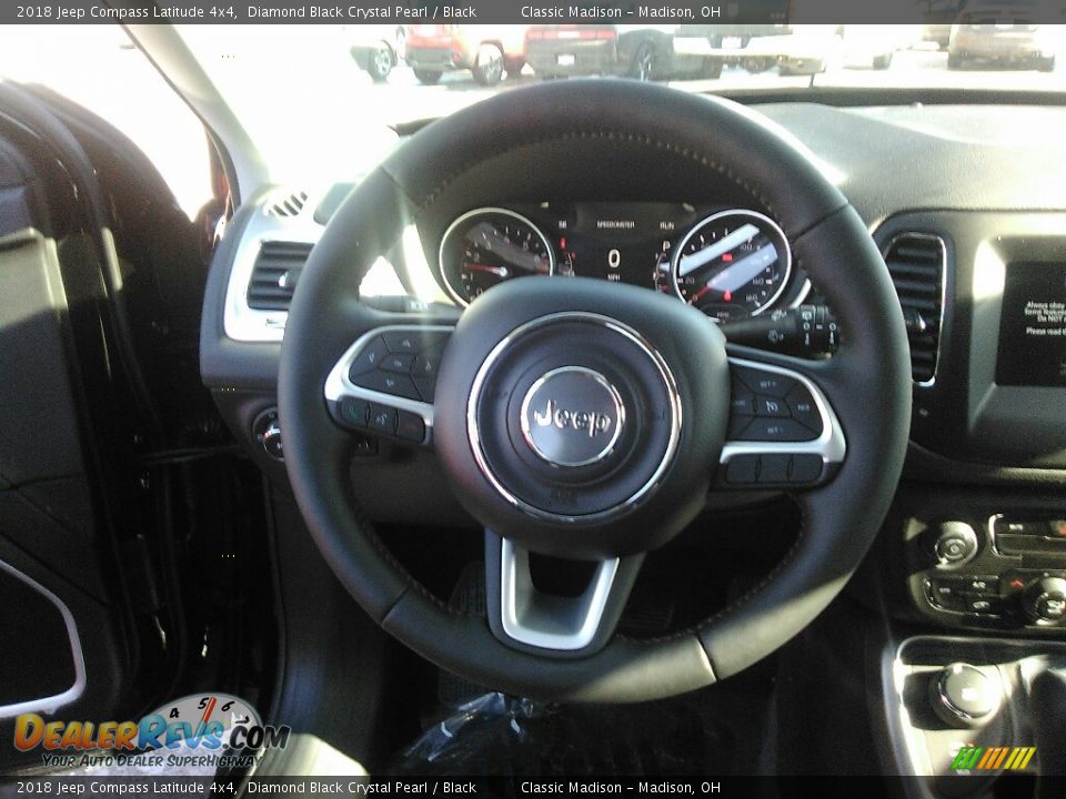 2018 Jeep Compass Latitude 4x4 Diamond Black Crystal Pearl / Black Photo #5