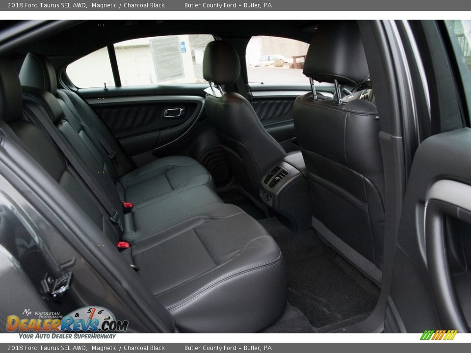 2018 Ford Taurus SEL AWD Magnetic / Charcoal Black Photo #10
