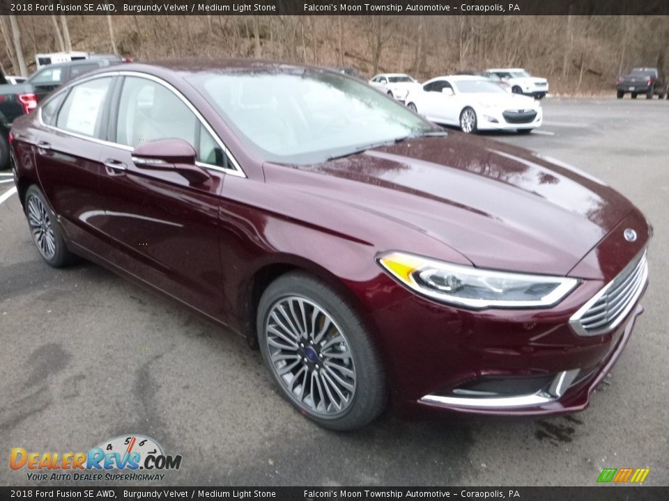 Front 3/4 View of 2018 Ford Fusion SE AWD Photo #5