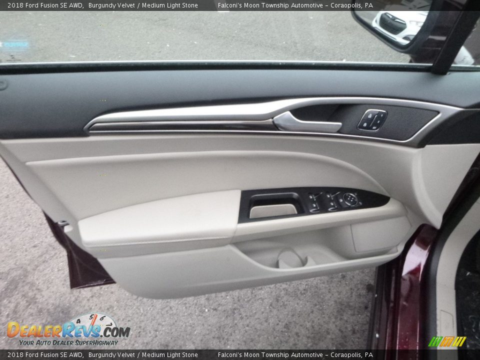 Door Panel of 2018 Ford Fusion SE AWD Photo #10