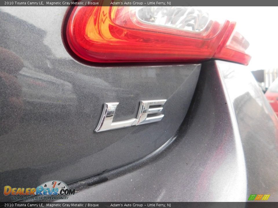 2010 Toyota Camry LE Magnetic Gray Metallic / Bisque Photo #29