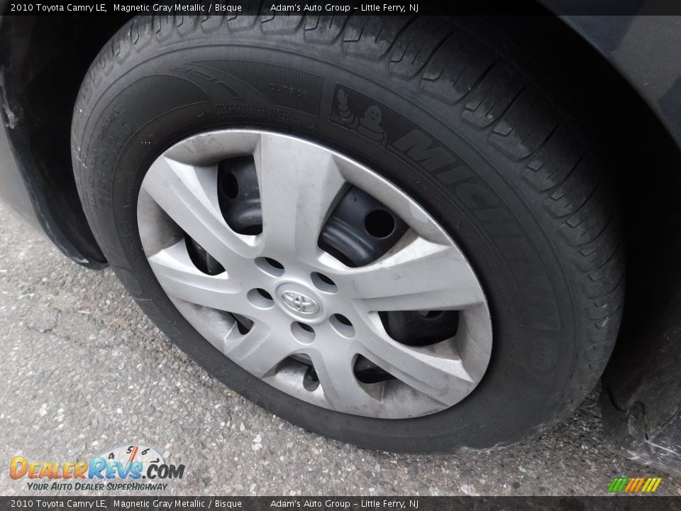 2010 Toyota Camry LE Magnetic Gray Metallic / Bisque Photo #32