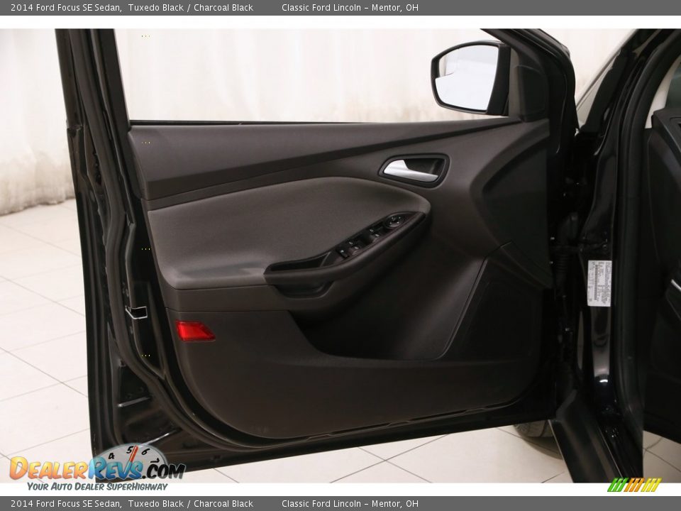 2014 Ford Focus SE Sedan Tuxedo Black / Charcoal Black Photo #4