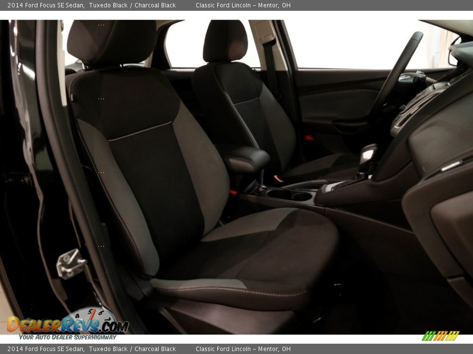2014 Ford Focus SE Sedan Tuxedo Black / Charcoal Black Photo #12