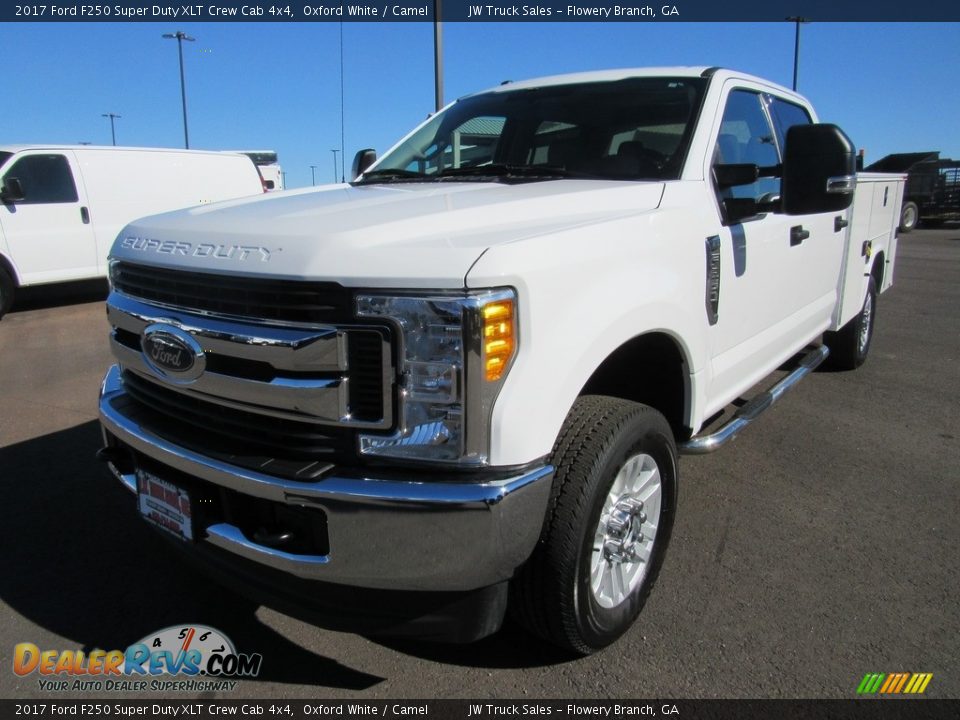 2017 Ford F250 Super Duty XLT Crew Cab 4x4 Oxford White / Camel Photo #1