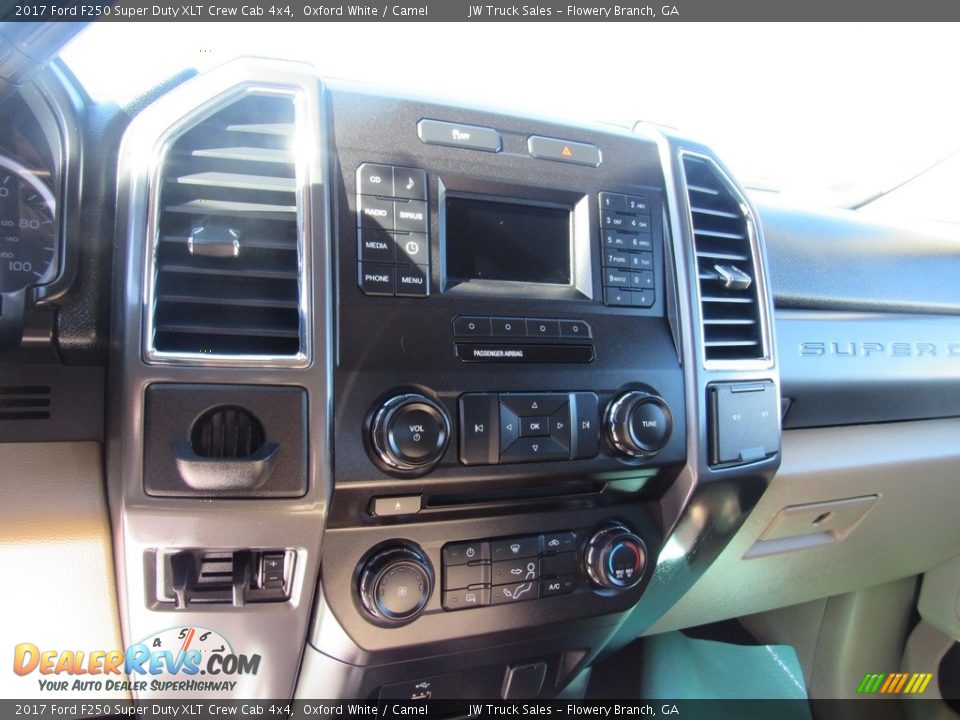 2017 Ford F250 Super Duty XLT Crew Cab 4x4 Oxford White / Camel Photo #25