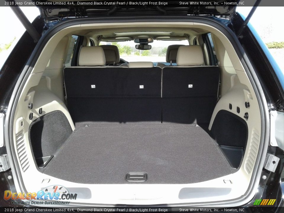 2018 Jeep Grand Cherokee Limited 4x4 Diamond Black Crystal Pearl / Black/Light Frost Beige Photo #12